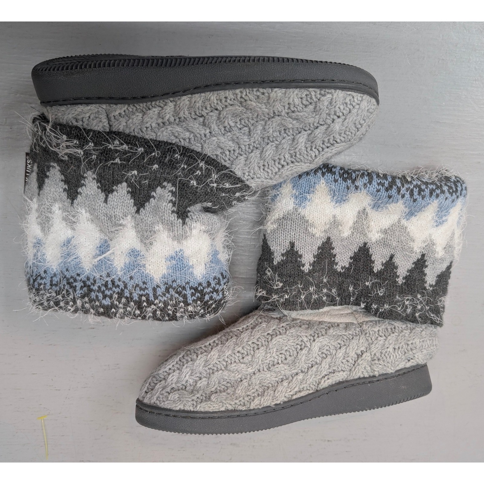 Muk Luks Women's Cable Knit Faux Fur Lined Boot Slippers Small 5-6 Cozy Zigzag